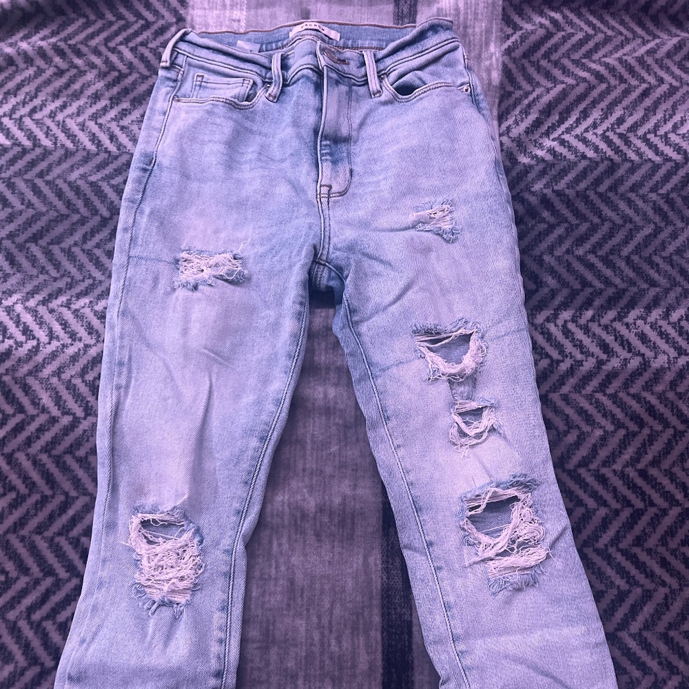 Light washed ripped jeans